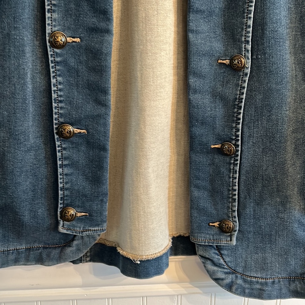Tommy Hilfiger jean jacket size XXL has stretch with a bit of a flair at bottom - Picture 4 of 13